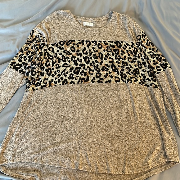 Sweater - Picture 1 of 3